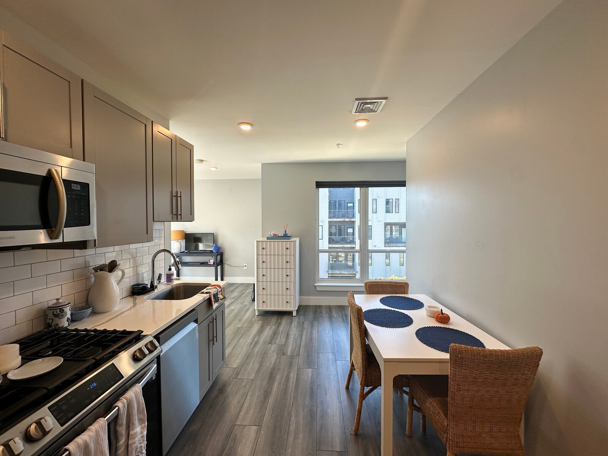 Building Photo - 55 W 5th St