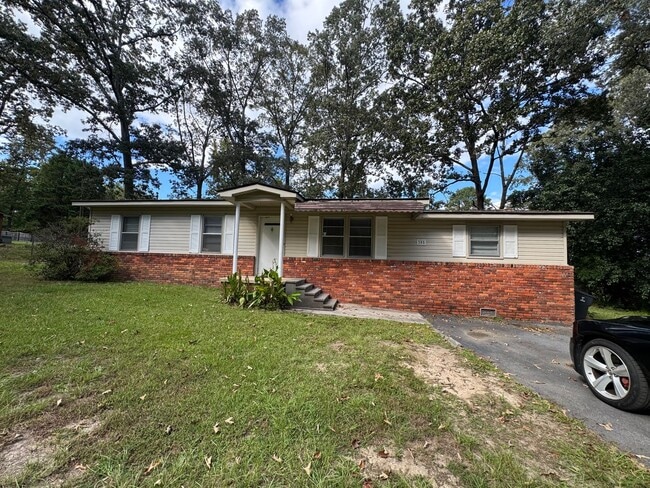 Building Photo - 2 Bedrooms- 1 Bathroom- House in Centre, AL!