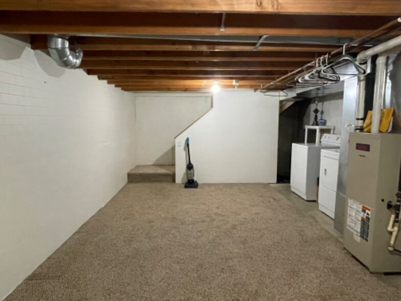 Building Photo - 1610 N Hume Ave