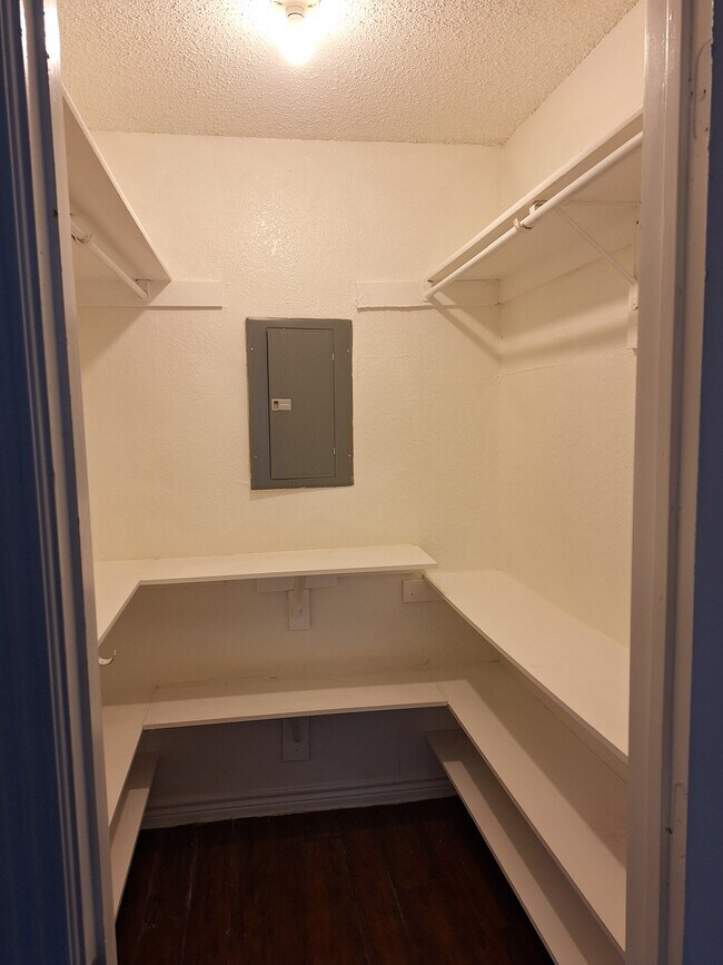 Building Photo - 1101 Calico Ln