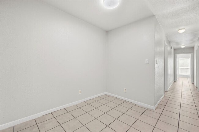 Building Photo - 2514 Howellwood Wy