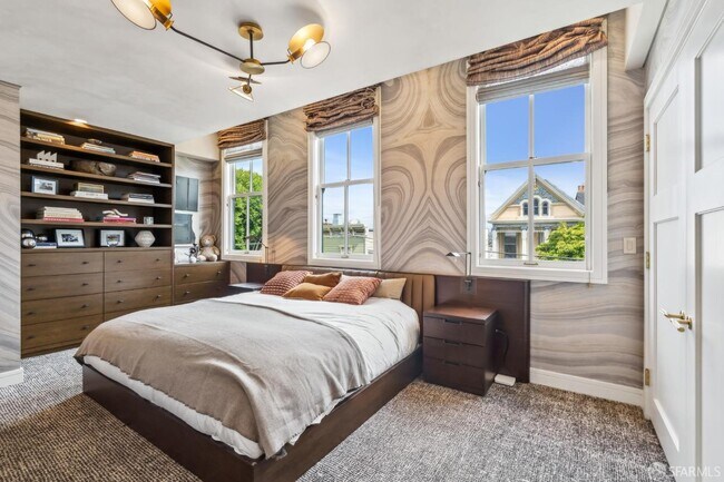 Building Photo - 7 Seymour St