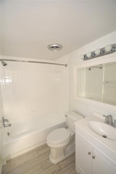 Building Photo - 1709 Pelican Cove Rd