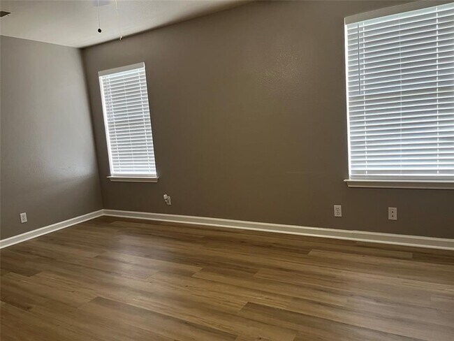 Building Photo - 15106 Chamberlain Ct