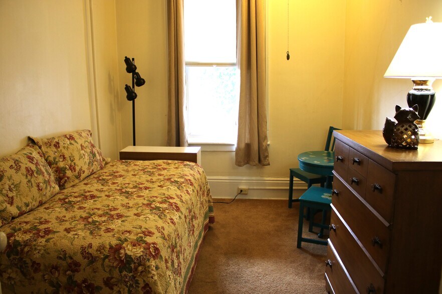 Second Bedroom - 13 Main St