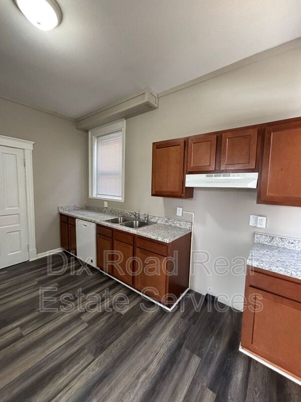 Building Photo - 810 Sunset Ave