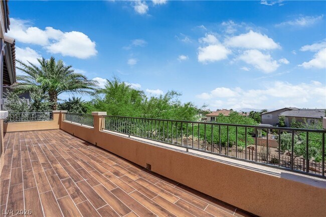 Building Photo - 608 Highland Bluff Way
