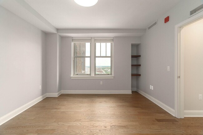 Building Photo - 525 W Lafayette Blvd