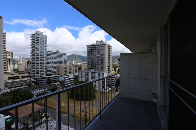 Building Photo - Liliuokalani Plaza – 2 bedroom, 2 bath with 1 covered parking
