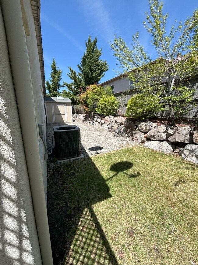 Building Photo - Sprawling Home Near UNR - One Level Living with 4 Beds - 3 Baths - 3 Car Garage