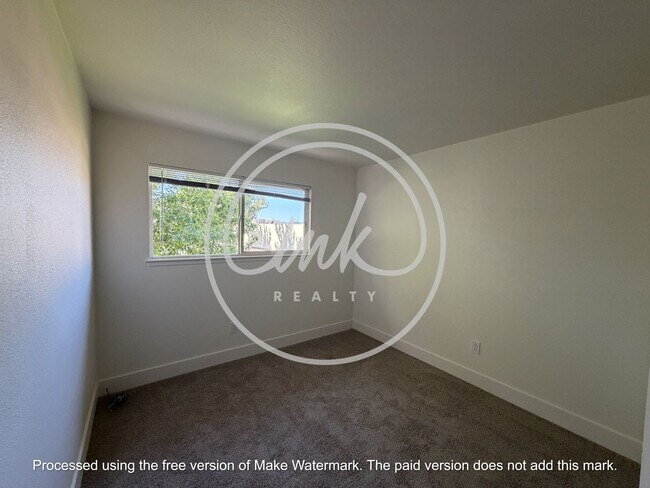 Building Photo - Newly Renovated 3 Bedroom Townhome