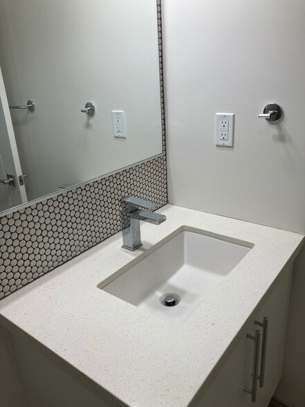 2ND BATHROOM - 648 N Serrano Ave