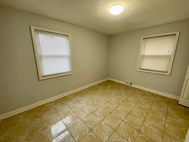 Building Photo - 18626 Golfview Ave