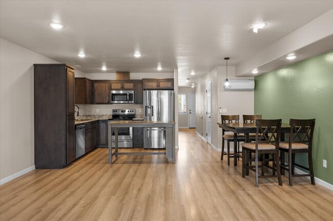 Building Photo - 7870 Phaedra Ln