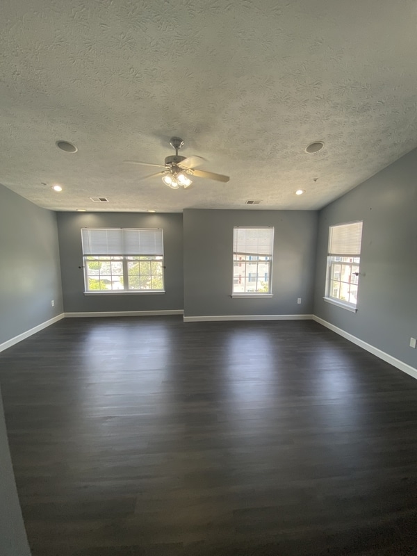 Building Photo - 8025 Brookstone Ct