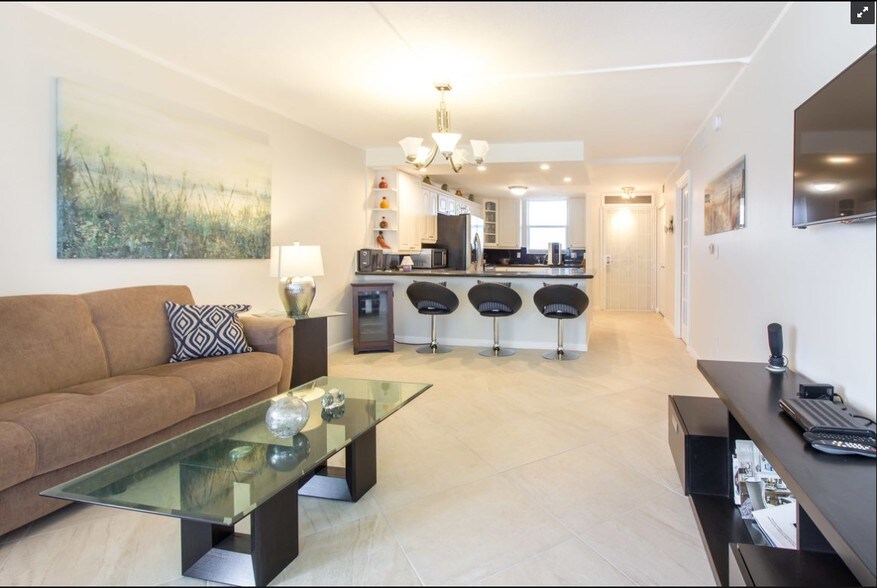 Building Photo - 3100 NE 49th St