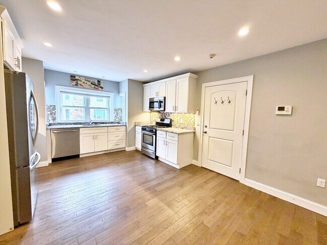 Building Photo - 266 Lexington St