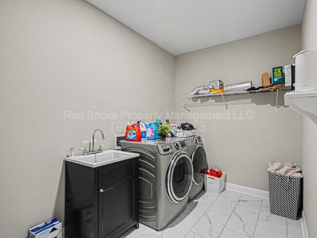 Building Photo - 8742 Whitehawk Hill Rd