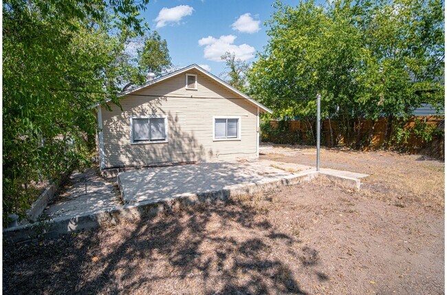 Building Photo - 3/1