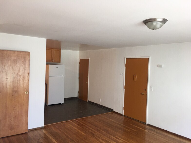 Building Photo - 1730 Stuart St