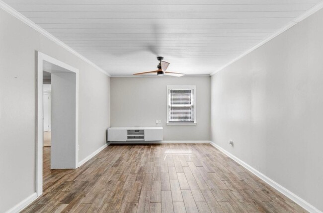 Building Photo - Charming 3-Bedroom Home in Pensacola!
