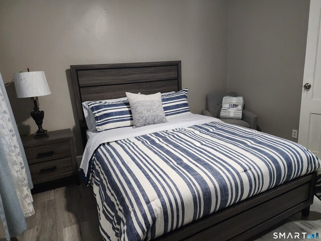 Building Photo - 158 N Main St