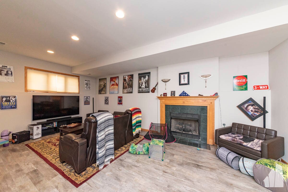 Building Photo - 1401 N Artesian Ave