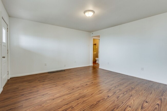 Building Photo - 10 Renwick St