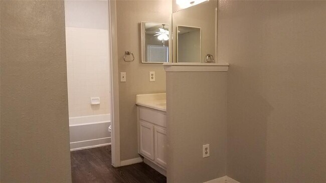 Building Photo - 12206 Alderbrook Dr