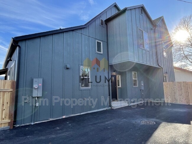 Building Photo - 1125 S Catlin St