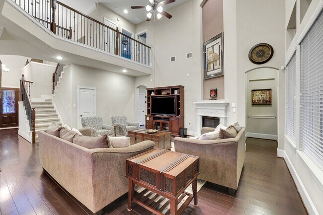 Building Photo - 10423 Hatcher Dr