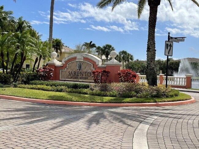 Building Photo - 2804 Sarento Pl