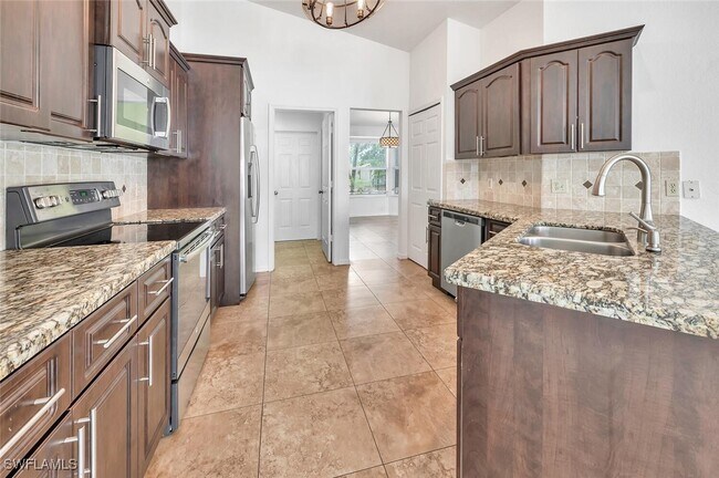 Building Photo - 1094 Grove Dr