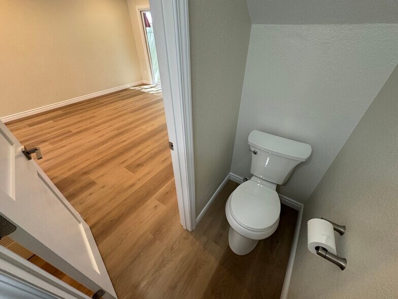 Building Photo - 28835 Conejo View Dr