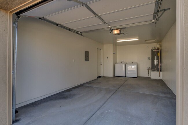 Building Photo - 3013 N Corrine Dr