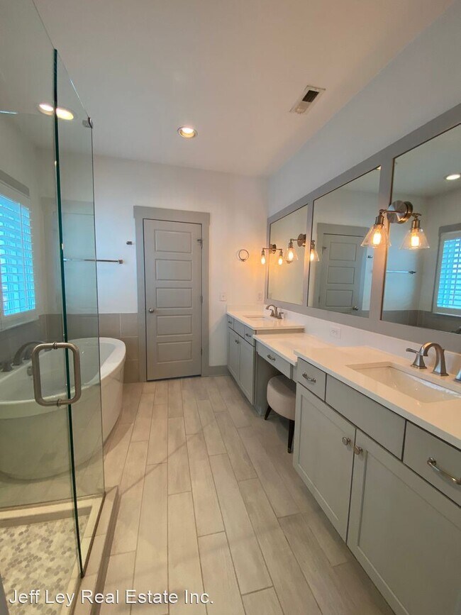 Building Photo - 5 br, 3.5 bath House - 1104B W Grove Ave.