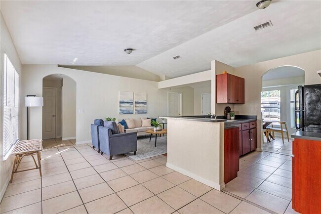 Building Photo - 816 Grove Ave