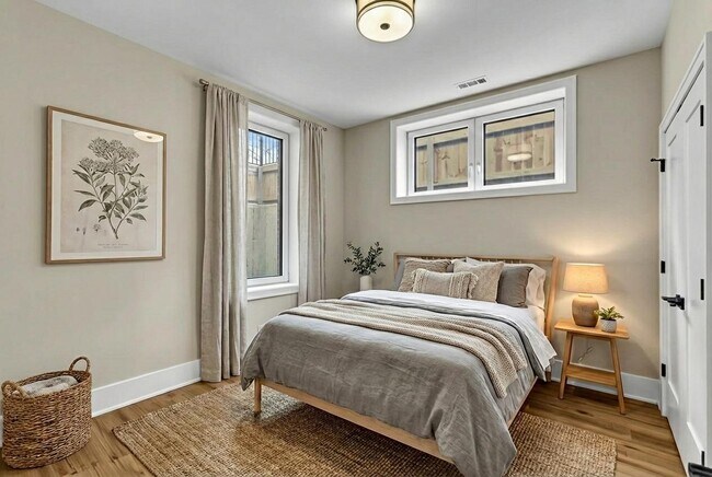 Building Photo - 4846 S St Lawrence Ave