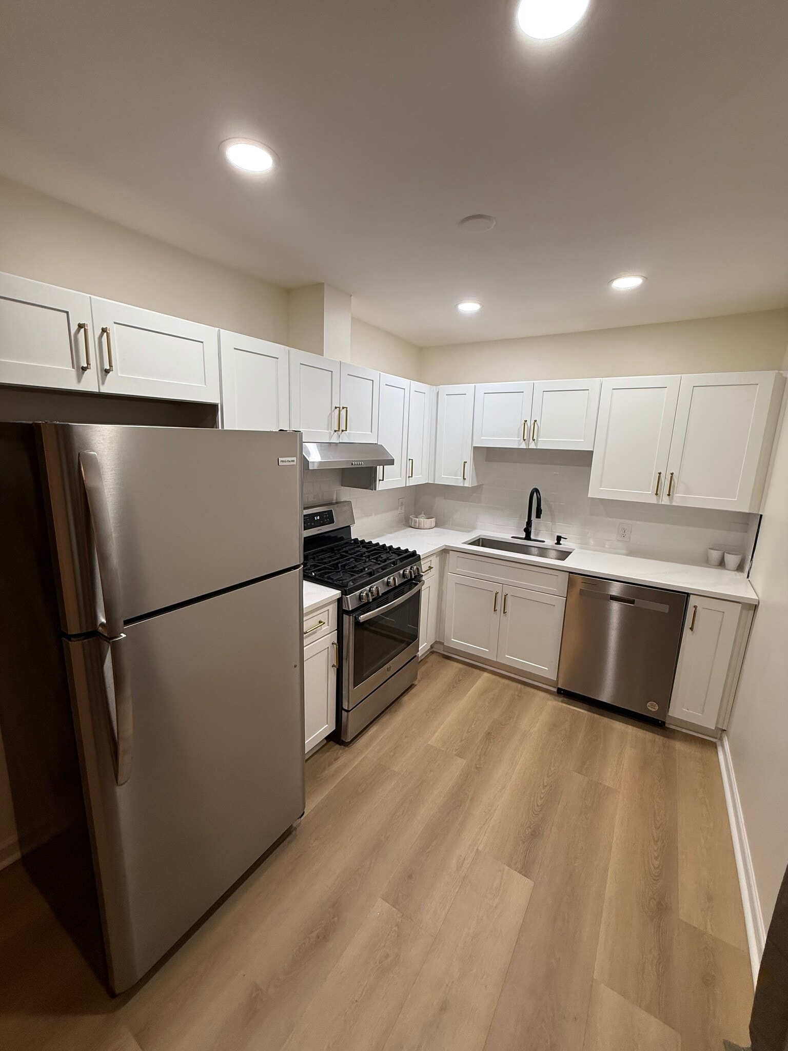 Building Photo - 1743 Thomasville Dr SE