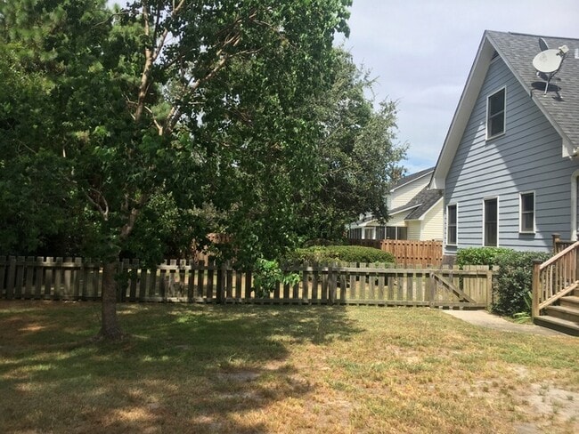 Building Photo - Hoggard school district, 6 Bedrooms, 2 Car...