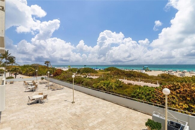 Building Photo - 465 Ocean Dr