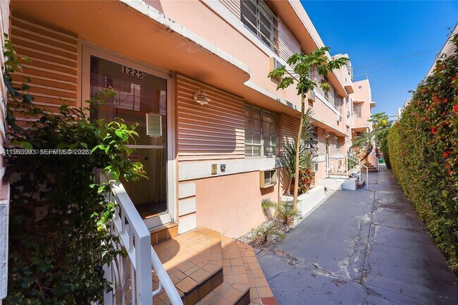 Building Photo - 1227 Euclid Ave