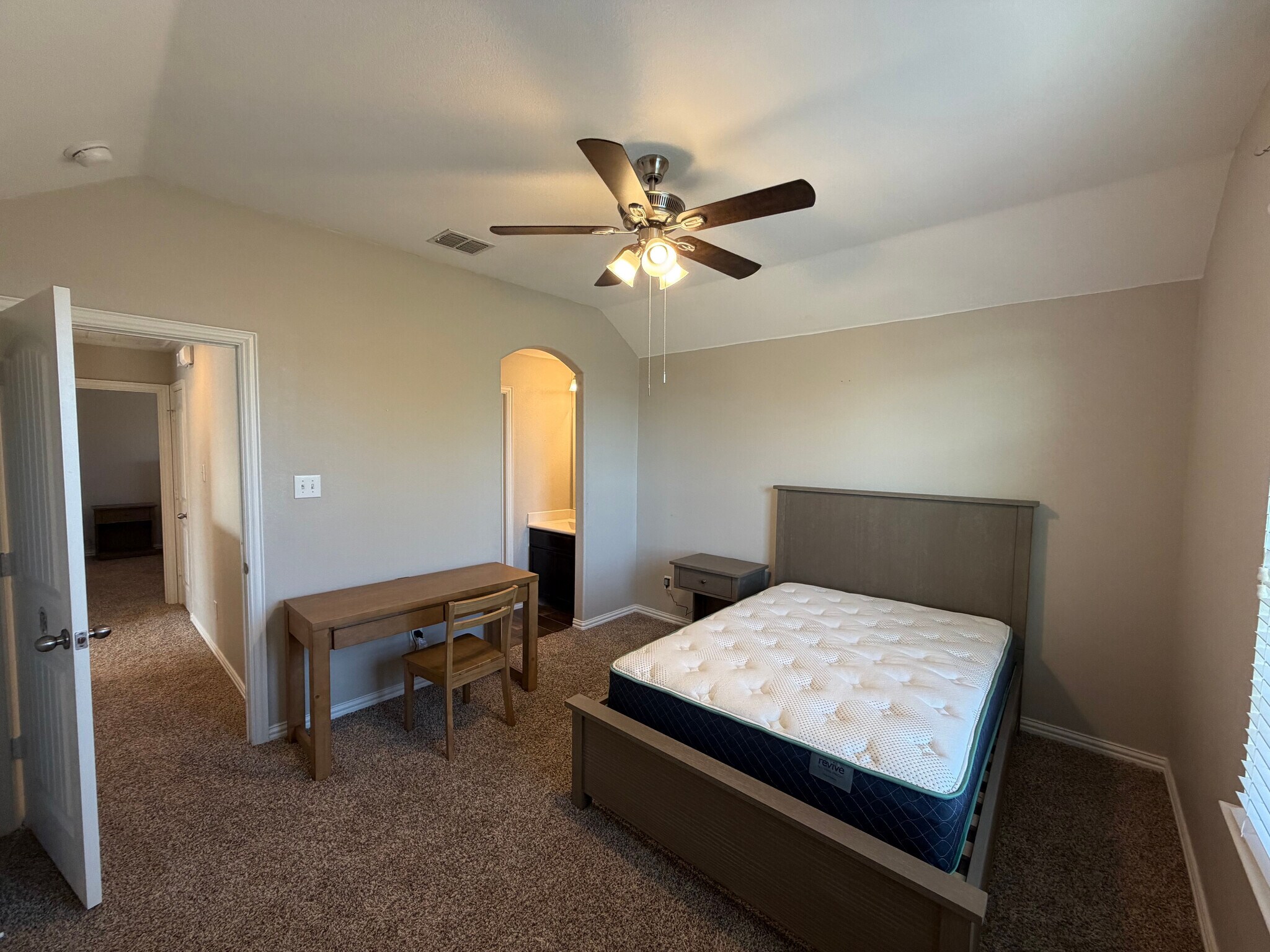 Building Photo - Room in House on Zanna Grace Way