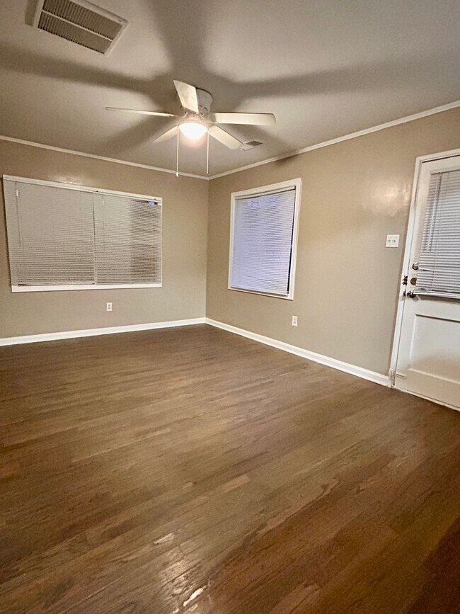 Building Photo - Newly Renovated Home in Binghampton