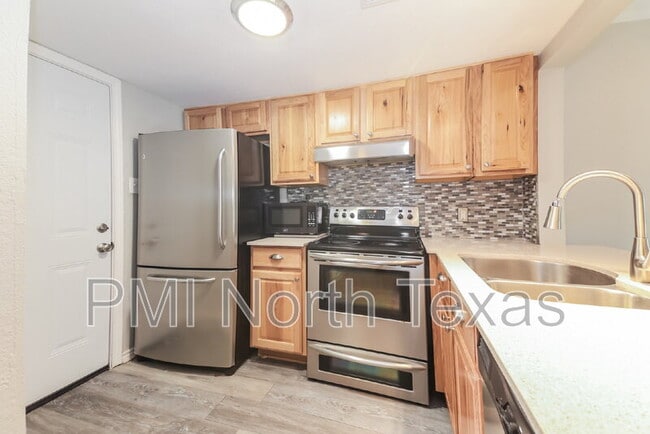 Building Photo - 8400 Hickory St