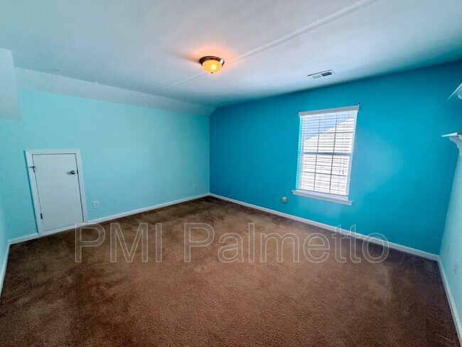 Building Photo - 1064 Kingston Village Loop