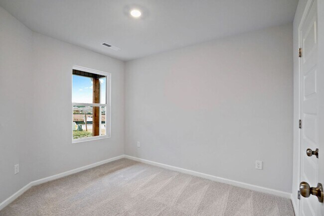 Building Photo - 821 Ashford Dr