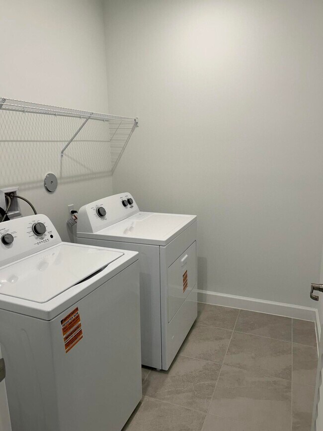 Building Photo - 14417 SW Ellison Dr