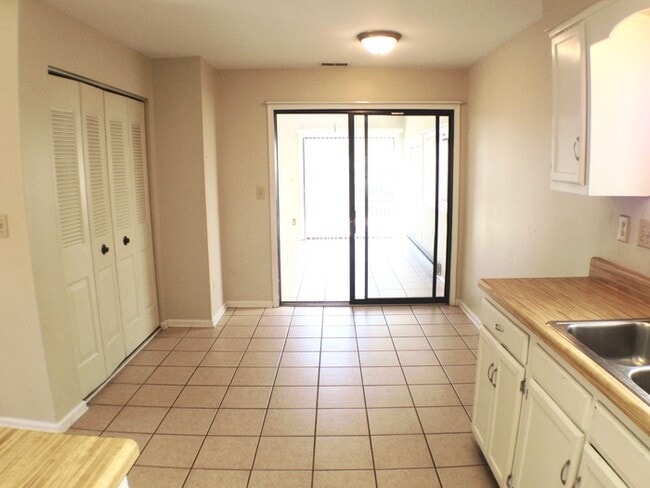 Building Photo - 5436 Chatham Lake Dr