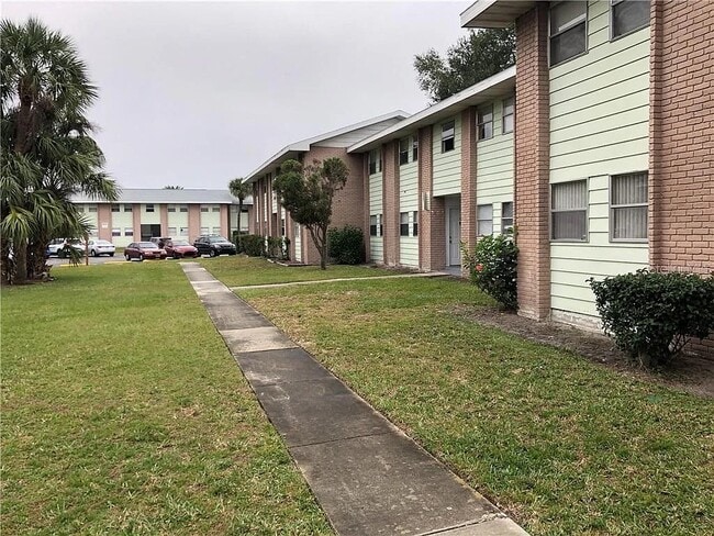 Building Photo - 836 Sky Lake Cir